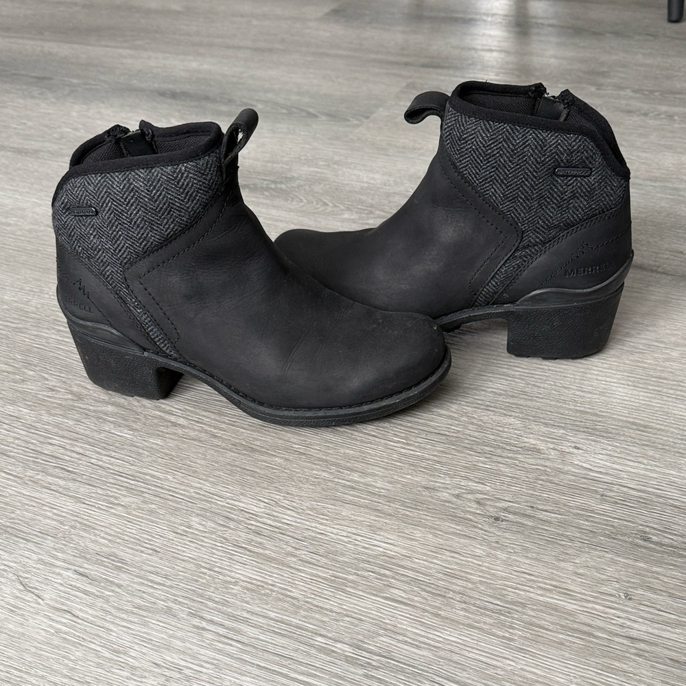 Merrell Black Insulated Ankle Booties